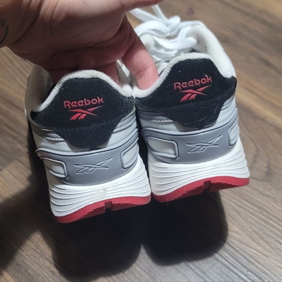 Reebok Unisex White and Black Sneakers with Red Accents - Picture 4 of 6